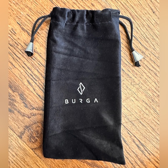Burga iPhone 15 pro phone case - Picture 3 of 6